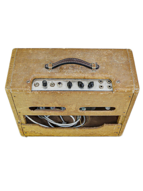 Classic 1959 Fender Tweed Deluxe 5E3 guitar amplifier, beautifully crafted with a wooden cabinet for a retro vibe.