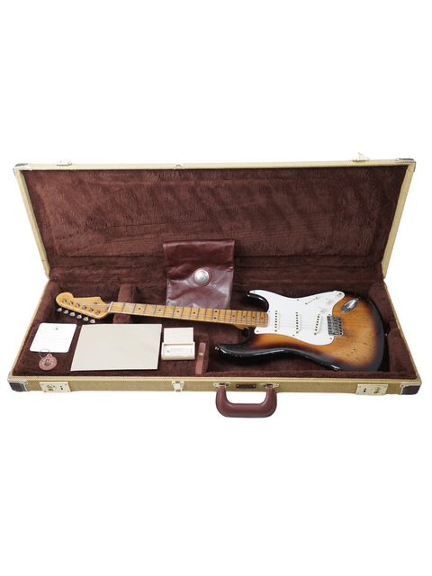 Inside a guitar case, a Nacho Guitars 50s Stratocaster rests, ready for a jam session or a gig in Spain 2024.