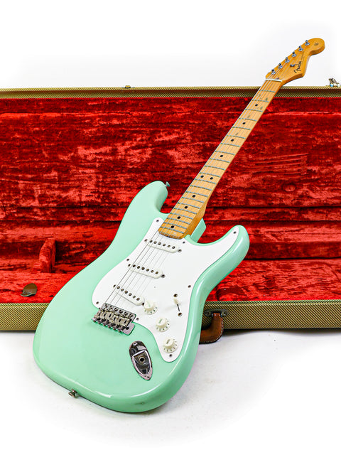 Classic mint green Fender Custom Shop Stratocaster, reminiscent of the 1985 AVRI '57 model, ideal for vintage guitar lovers.