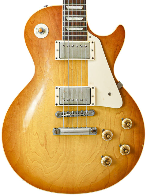  Close-up of a Gibson Custom Shop LPR-8 1958 Les Paul Reissue guitar featuring a white pickguard.