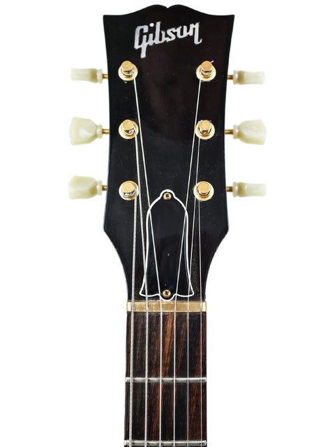 Explore the iconic Gibson Les Paul Custom Shop, featuring a 1999 USA Nighthawk, ideal for serious guitar enthusiasts.