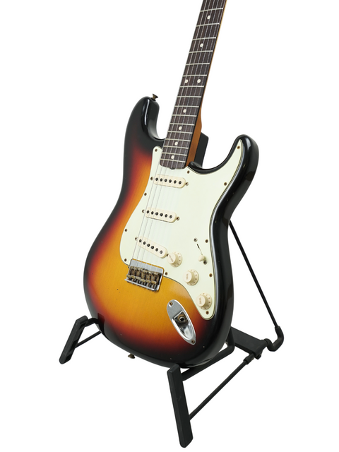  Fender Custom Shop '60 Stratocaster Hardtail in sunburst finish displayed on a stand, showcasing its elegant design.