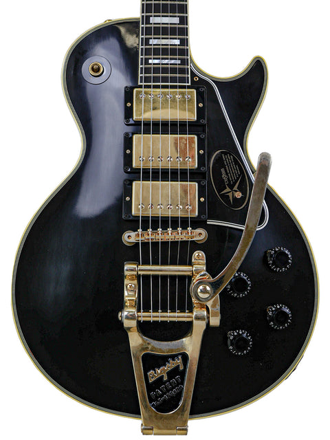 Gibson Custom Jimmy Page Les Paul Custom 467/500, a black electric guitar featuring elegant gold hardware, USA 2008.