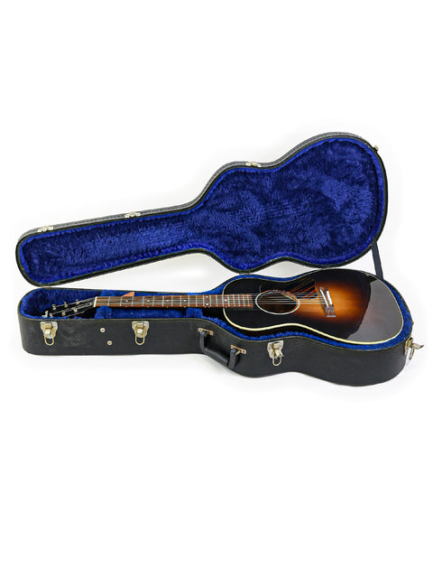 Inside a blue guitar case lies a Gibson 30s L-00 True Vintage guitar, made in the USA in 2014.