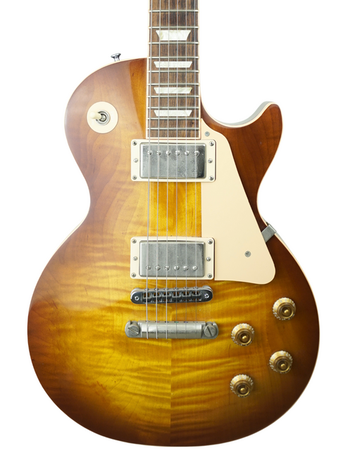 Stunning Gibson Les Paul Custom sunburst guitar, featuring a 2005 USA model with a Slim Taper neck for smooth playability.

