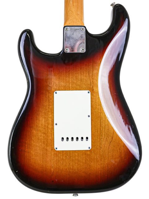 Stunning sunburst Fender AVRI ‘62 Stratocaster, a vintage gem from the Custom Shop, made in the USA in 1982.