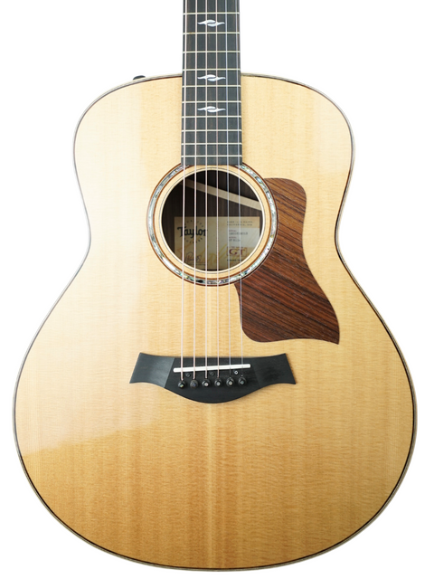 Taylor GT 811e grand acoustic guitar, USA 2022, featuring a beautiful finish and rich sound, perfect for any musician.