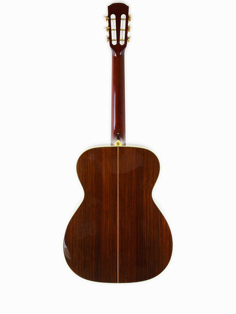 The Alvarez Yairi FYM95V guitar showcases a stunning wooden back and neck, made in Japan in 2008.
