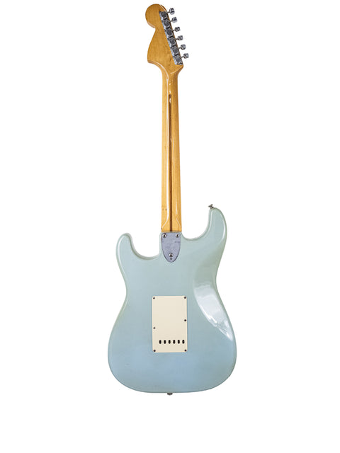  Vintage 1972 Fender Stratocaster refinished, showcasing its iconic design and classic features in a striking image.
