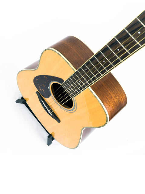 Yamaha FG 720 SL left-handed acoustic guitar, model FX-S1, made in Japan in 2012, featuring a stunning finish.
